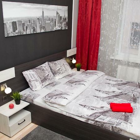 Modern Red Apartment Lviv Dış mekan fotoğraf